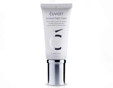 Wake up with smoother, clearer skin with the help of CUVGET’s Renewal Night Cream. Containing a combination of Arctic plant extracts, this product works to fight signs of aging while you sleep by moisturizing the skin and improving its elasticity. Before you go to bed, apply this product directly to your skin. It can be used independently or as part of a multi-step skin care routine. We recommend you use the Renewal Night Cream alongside the Protective Day Cream for maximum results. 